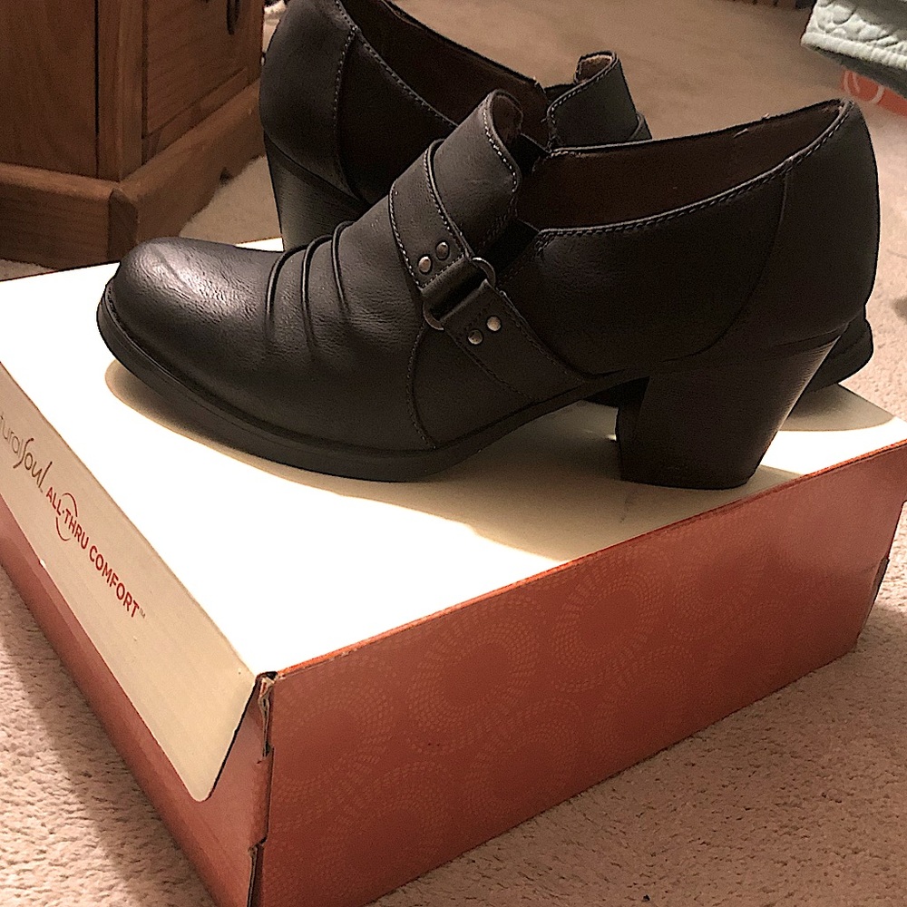 Natural soul all thru comfort shoe size 11 Yumen black